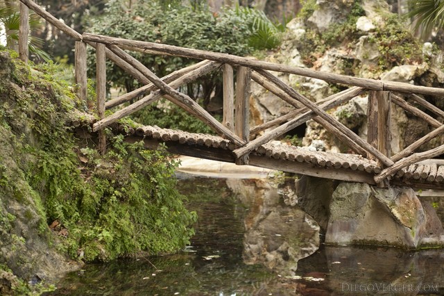 Puente del Reloj de Agua en Villa Borghese en Roma, Italia