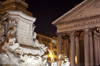 Dettaglio della fontana di fronte al Pantheon di Agrippa