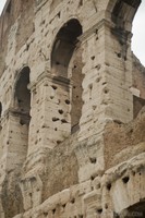 Détail des arcades du mur extérieur du Colisée