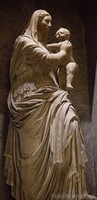 Scultura di Madonna del Sasso sulla tomba di Raffaello nel Pantheon, Roma, Italia