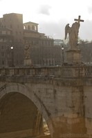 Angel with the cross in Sant’Angelo bridge