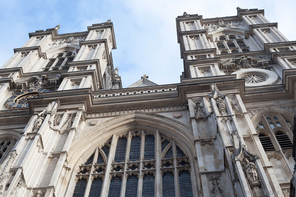 Detalle de las torres de la fachada oeste de la abadía de Westminster - Londres, Inglaterra