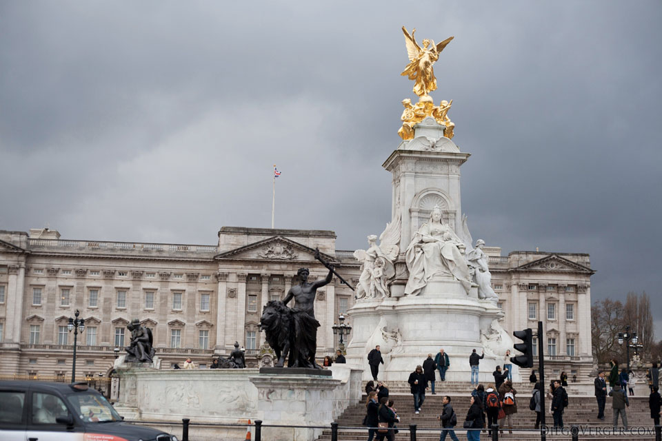 Monumento a la Reina Victoria frente al Palacio de Buckingham - Londres, Inglaterra