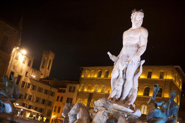 La fuente de Neptuno en la Plaza de la Señoría - Florencia, Italia