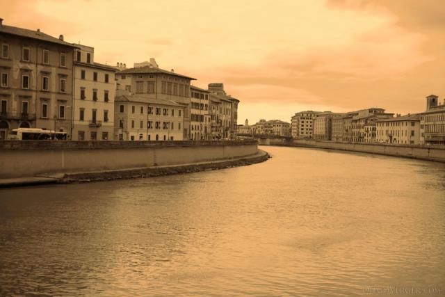 El Arno en su paso por Pisa - Pisa, Italia