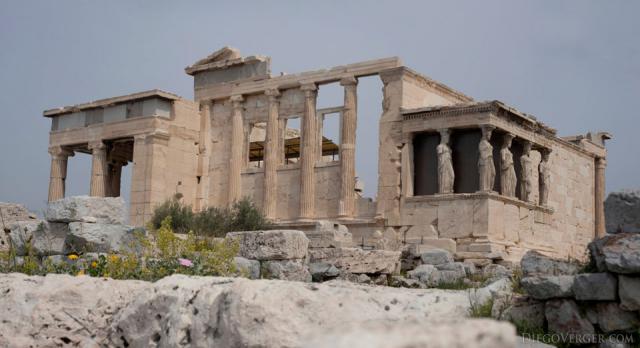 Fachada sur del Erecteón en la Acrópolis de Atenas - Atenas, Grecia