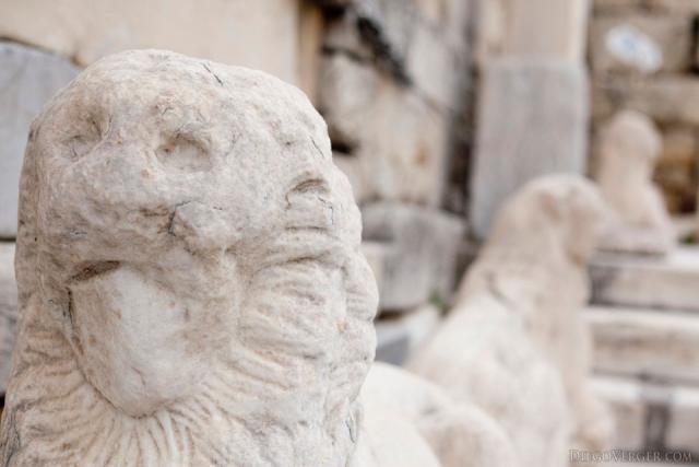 Leones en la Puerta Beulé de la Acrópolis - Atenas, Grecia