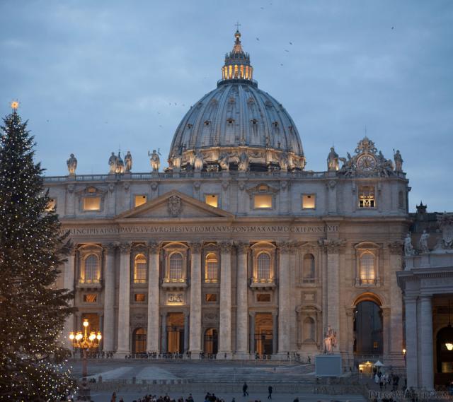 Basilica di San Pietro in Vaticano al tramonto