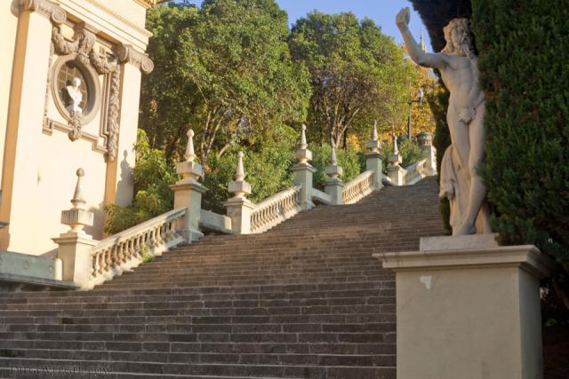 Scalinate di Piazza delle Cascate davanti al museo - Barcellona, Spagna