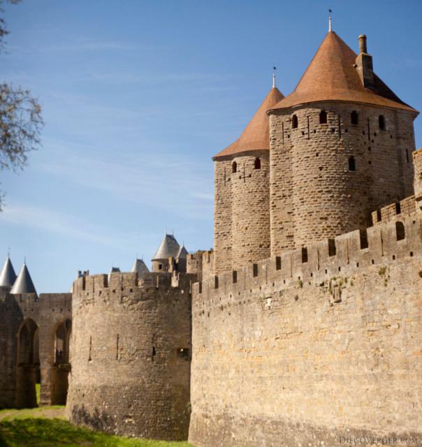 Les tours et le pont-levis de la Porte Narbonnaise - Carcassonne, France