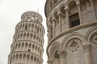 Dettaglio del abside della cattedrale e la Torre di Pisa - Pisa, Italia