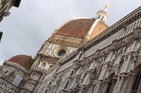 Cupola del Brunelleschi, lanterna e facciata nord del duomo - Firenze, Italia