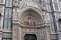 Detalle de la fachada de la catedral de Florencia - Florencia, Italia