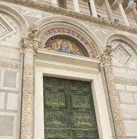 Portal central de la Catedral de Pisa - Pisa, Italia