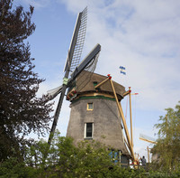 El molino Eendragt ondeando la bandera de Weesp - Weesp, Países Bajos