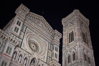 Le campanile de Giotto et la façade de la Cathédrale de Florence la nuit - Florence, Italie