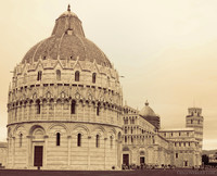 El Baptisterio, la Catedral y la Torre de Pisa en infrarrojo - Pisa, Italia