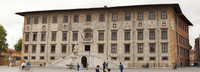 Photo panoramique du bâtiment de l’institut universitaire Scuola Normale Superiore de Pise Photo panoramique du bâtiment de l’institut universitaire Scuola Normale Superiore de Pise