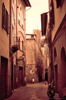 Una calle del barrio Santa María de Pisa - Pisa, Italia