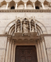 Portale centrale della chiesa San Michele in Borgo - Pisa, Italia