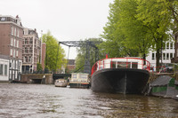 Le pont-levis Peperbrug sur le canal Rapenburgwal - Amsterdam, Pays-Bas