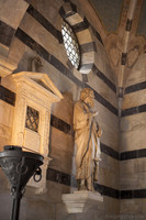 Estatua de San Juan Bautista en Santa Maria della Spina - Pisa, Italia