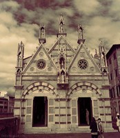 Fachada de la iglesia Santa Maria della Spina en infrarrojo - Pisa, Italia