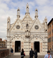 Facciata della chiesa di Santa Maria della Spina - Pisa, Italia