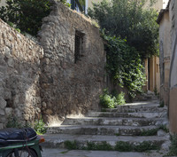 Una strada su un pendio della collina dell'Acropoli - Atene, Grecia