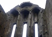 Fenêtres à lancettes de la cathédrale du Rocher de Cashel Fenêtres à lancettes de la cathédrale du Rocher de Cashel - Thumbnail