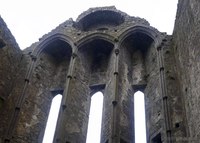 Finestre ogivali della cattedrale nella Rocca di Cashel - Cashel, Irlanda