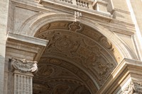 Detalle del intradós del arco sur de la basílica - Ciudad del Vaticano, Santa Sede