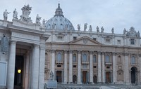 Façade de la basilique et commencement de la colonnade sud - Cité du Vatican, Saint-Siège