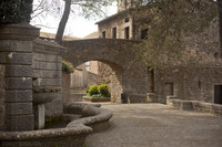 Plaça dels Jurats y paseo arqueológico en Girona - Thumbnail