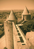 Camino de Ronda de la muralla interna de la ciudad fortificada de Carcasona - Carcasona, Francia