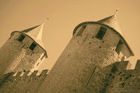 Detalles de torres reconstruidas de la ciudadela - Carcasona, Francia