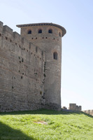 Vue complète d'une tour romaine de la muraille intérieure de la citadelle - Carcassonne, France