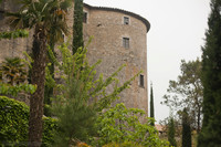 Torre Cornelia de 1362 vista desde el Paseo Arqueológico - Girona, España