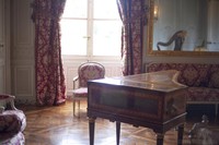 Pianoforte de caoba en el Petit Trianon - Versalles, Francia